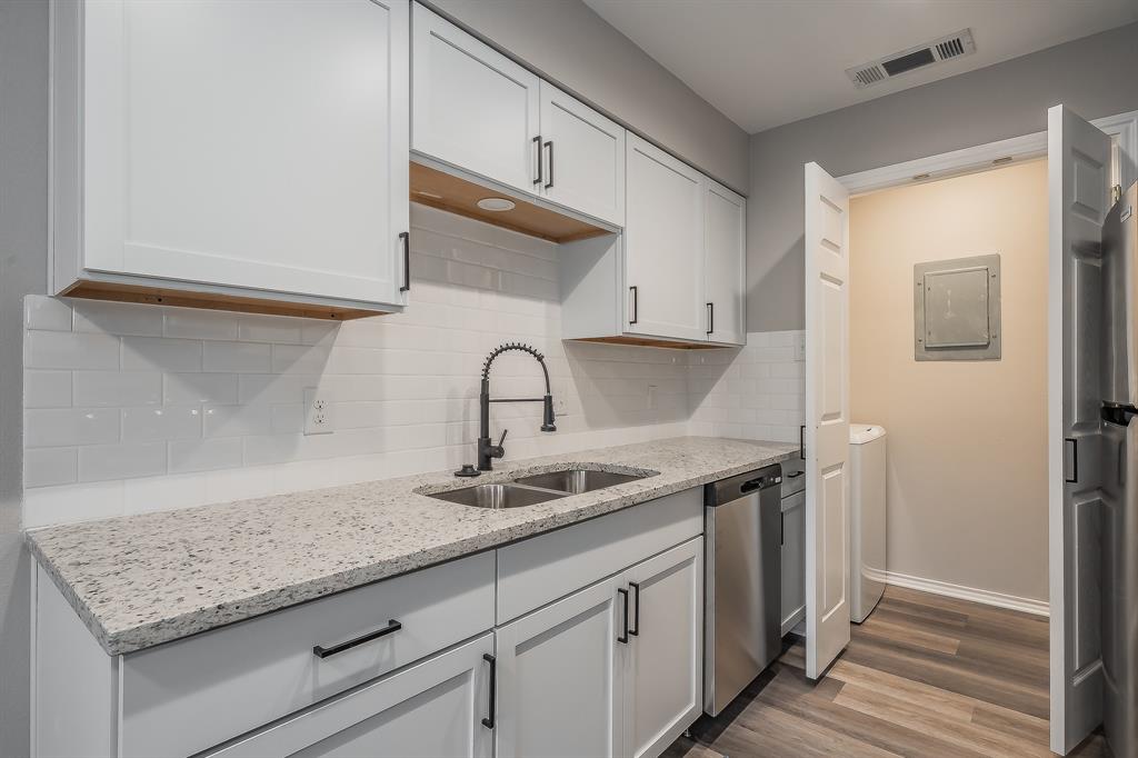 Cedar Creek Twnhms - Residential