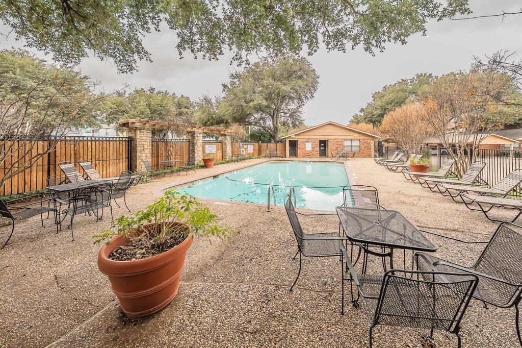 Cedar Creek Twnhms - Residential