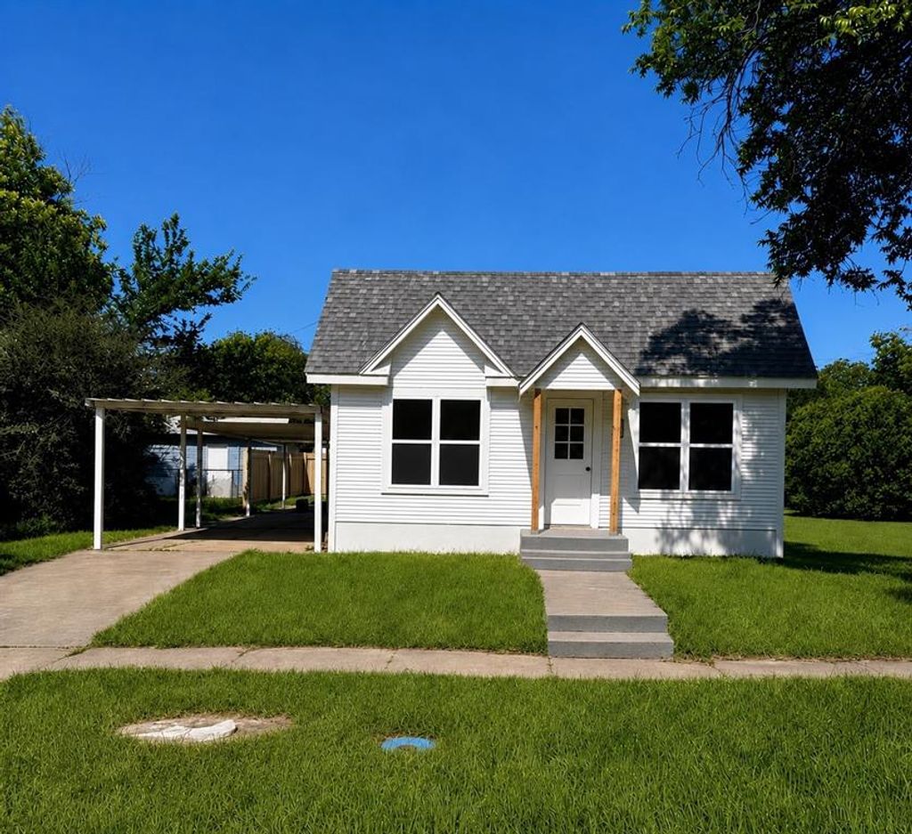 Photo of 508 Virginia Street, Graham, TX 76450 (MLS # 21268276)