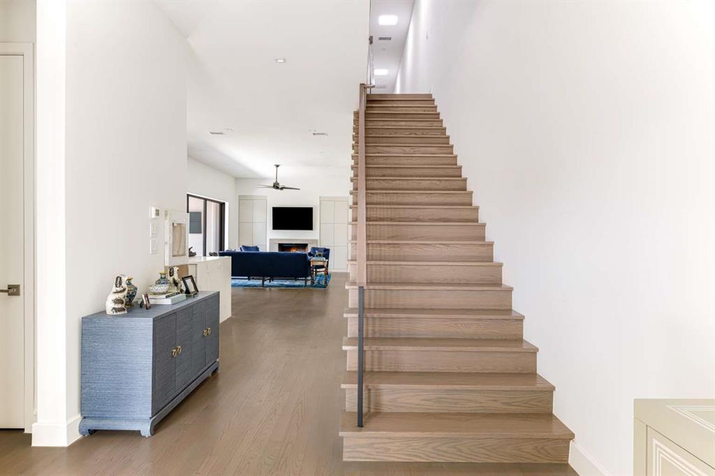 6621 Del Norte Lane