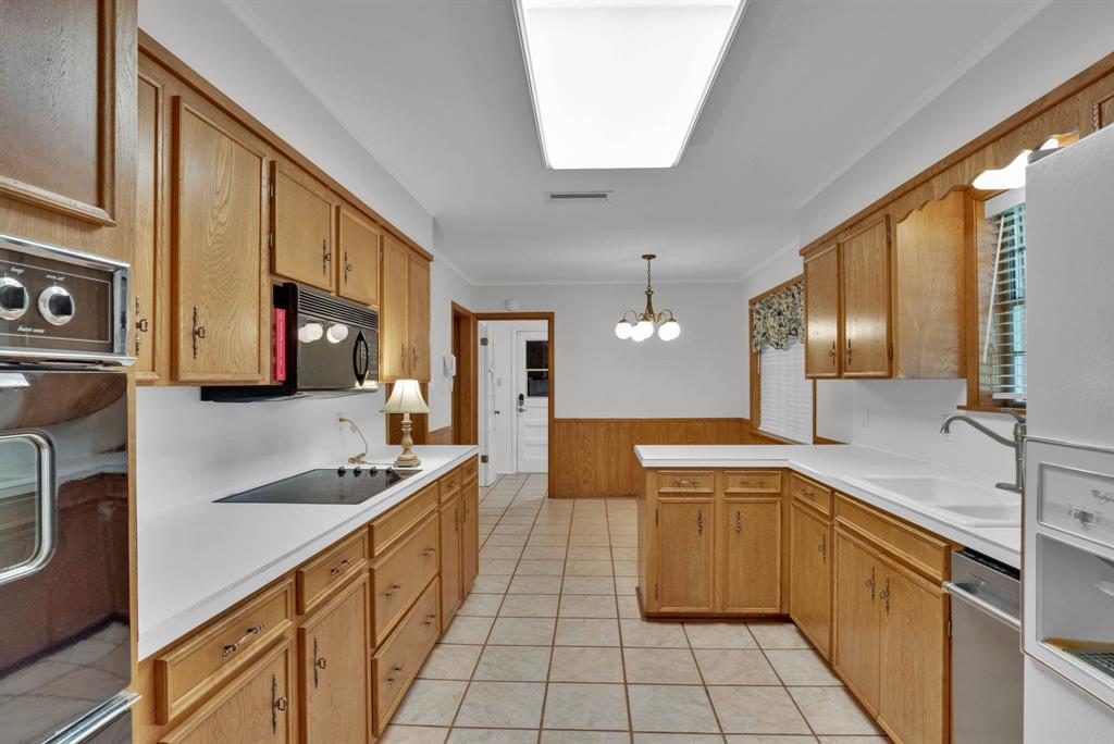 Shreveport, Louisiana 71105, United States, 4 Bedrooms Bedrooms, ,3 BathroomsBathrooms,Residential,Active,153784