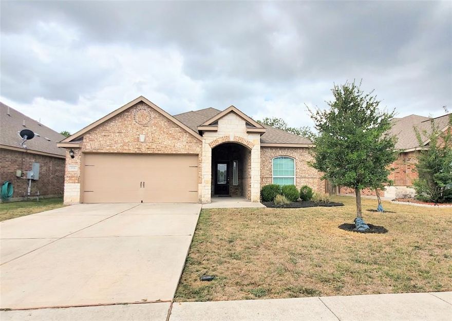 This home is ready for immediate occupancy and offers 3 bedrooms with an open floor plan, situated on an oversized lot. Featuring granite kitchen countertops and an exceptional location, this property is a hidden gem. The lovely Oak Hollow community includes access to a community pool and children's playground. Conveniently located just off Highway 75, it's only a short drive north of McKinney.