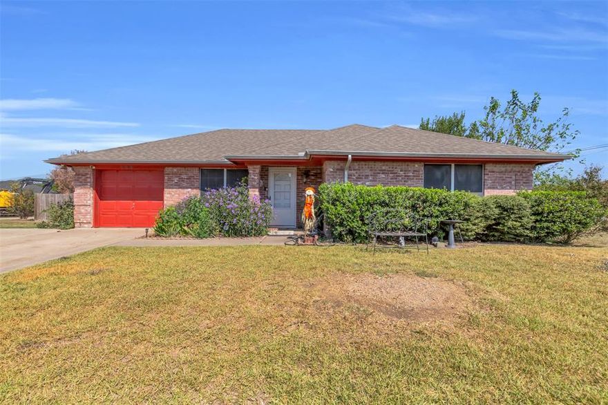 Spacious Corner Lot Home!
This charming 3-bedroom, 1.5-bath home sits on a generous corner lot and offers plenty of space inside and out. Enjoy peace of mind with a new roof, and convenience with a 1-car garage plus a large shed—perfect for extra storage or a workshop. The huge backyard is ideal for entertaining, complete with a covered patio that’s perfect for relaxing or hosting gatherings. This home has the space, comfort, and potential you’ve been looking for!