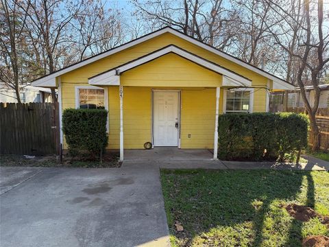 Photo of 104 E Prospect Street, Denison, TX 75021 (MLS # 21138736)