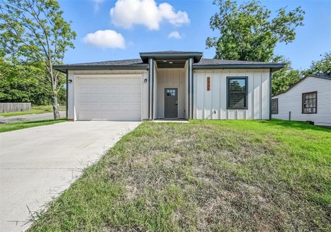 Photo of 1331 W Crawford Street, Denison, TX 75020 (MLS # 21402434)