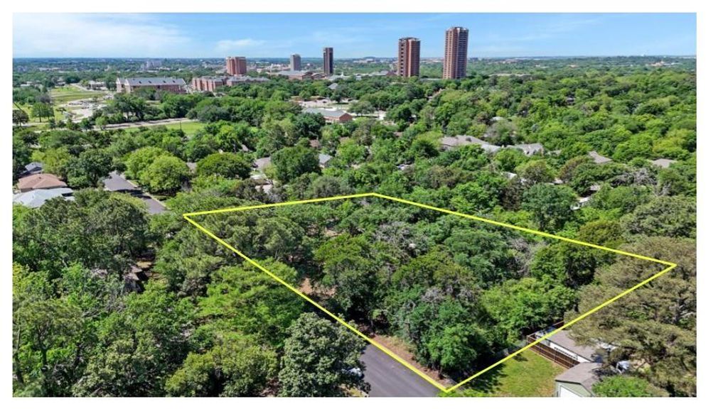 Photo of 2105 Cherrywood Lane, Denton, TX 76209 (MLS # 21251861)