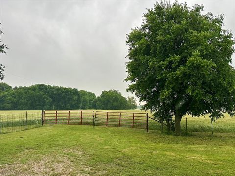 1801 S 4th Street Grandview TX 76050