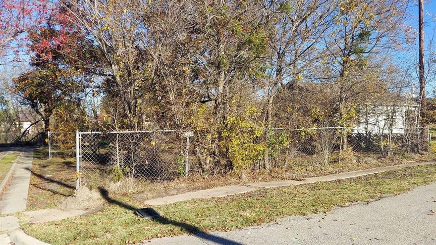 Value priced lot with easy access to Interstate 45 in one of the fastest growing areas of Corsicana. 602 E 14th Avenue is ready for you to build your dream home or simply hold it as a long term investment. The price is right and the time is now to invest in Corsicana.