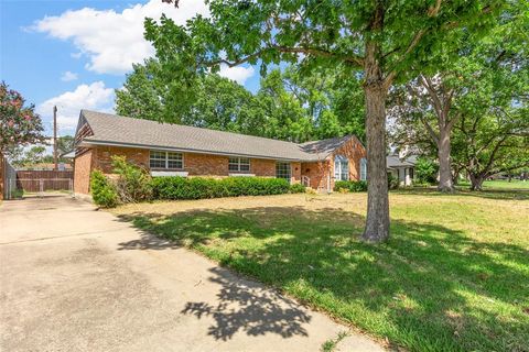 A home in Farmers Branch