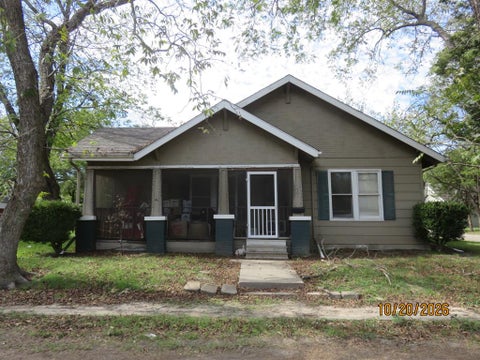 Photo of 1501 Division Street, Commerce, TX 75428 (MLS # 21418568)