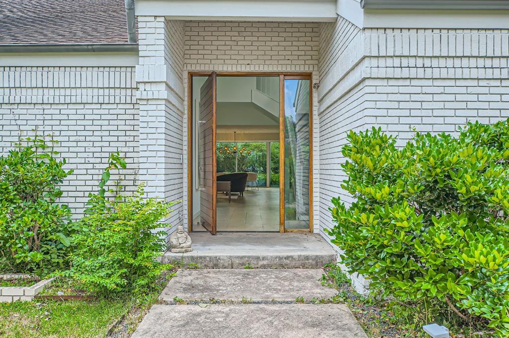 9901 Wood Forest Drive