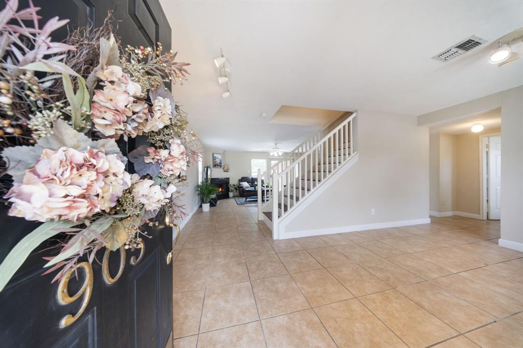 905 Valleybrook Drive