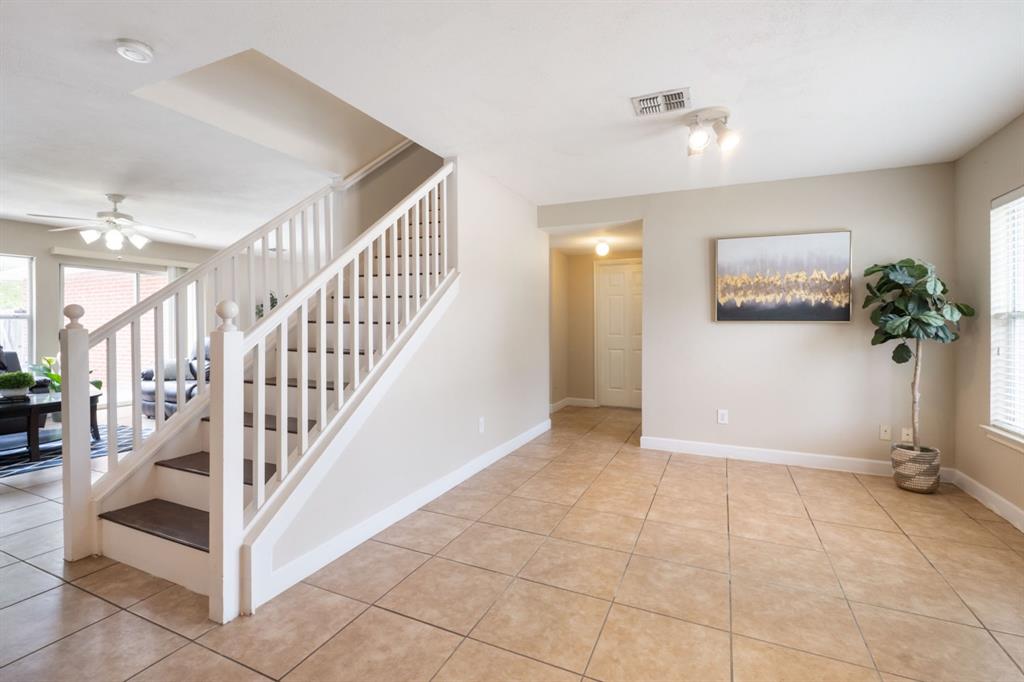905 Valleybrook Drive