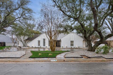 6260 Emeraldwood Place Dallas TX 75254