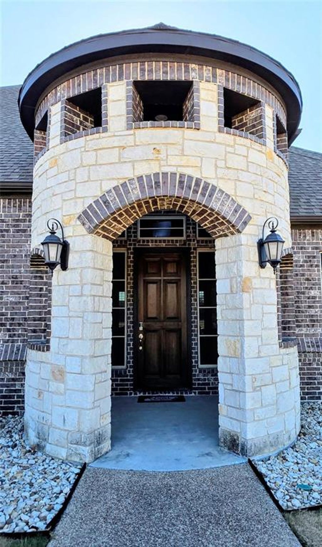 Photo of 2015 Alps Court, Cedar Hill, TX 75104 (MLS # 21252424)