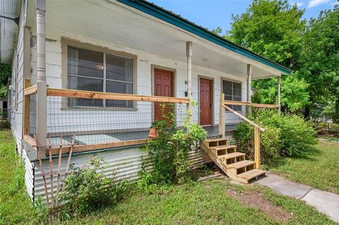 A home in Honey Grove