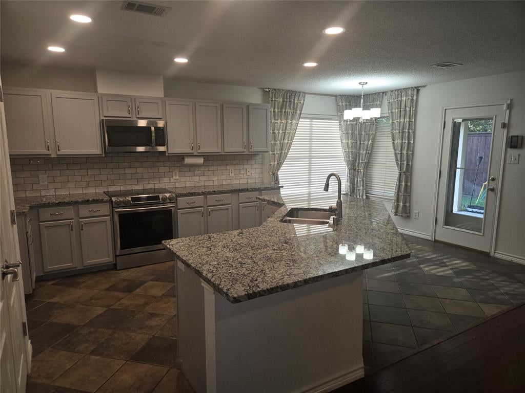 905 Larkspur Drive