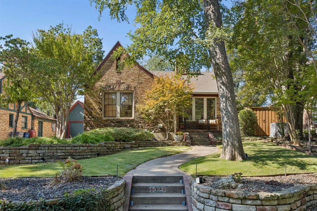 1027 Sarasota Circle