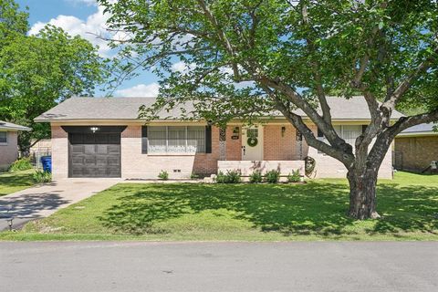 608 S Georgia Street Celina TX 75009