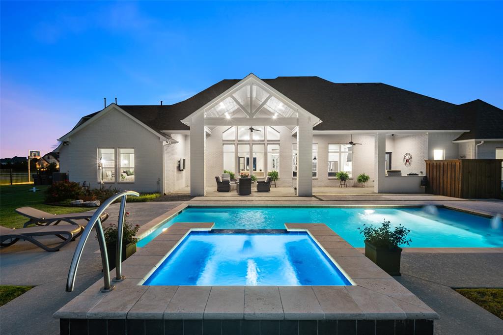 701 Inverness Lane