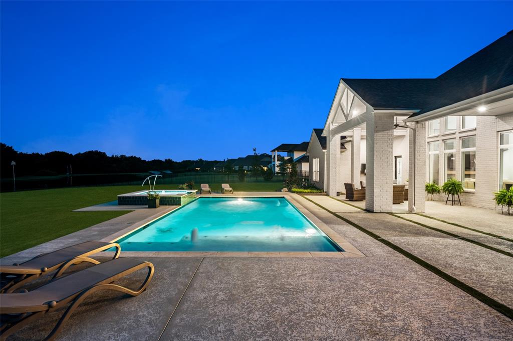 701 Inverness Lane