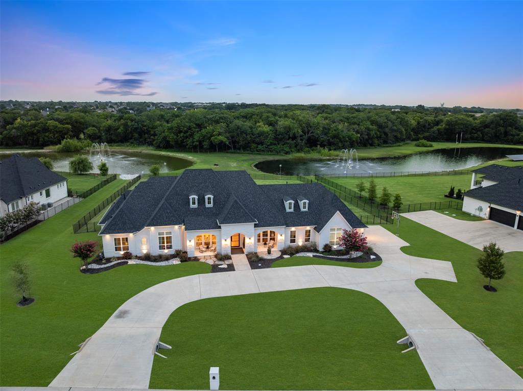 701 Inverness Lane