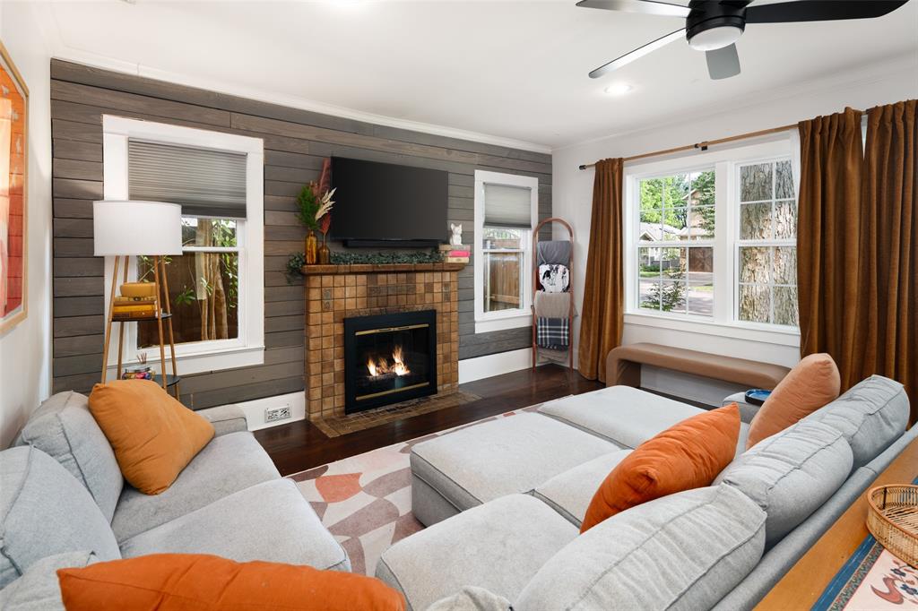 6318 Lakeshore Drive