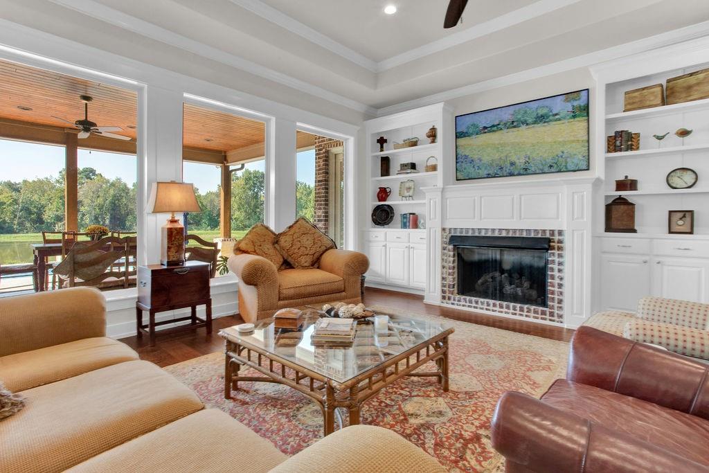 HIDEAWAY - Residential