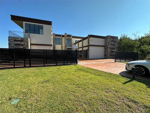 2513 Town View Drive 1792 Cedar Hill TX 75104