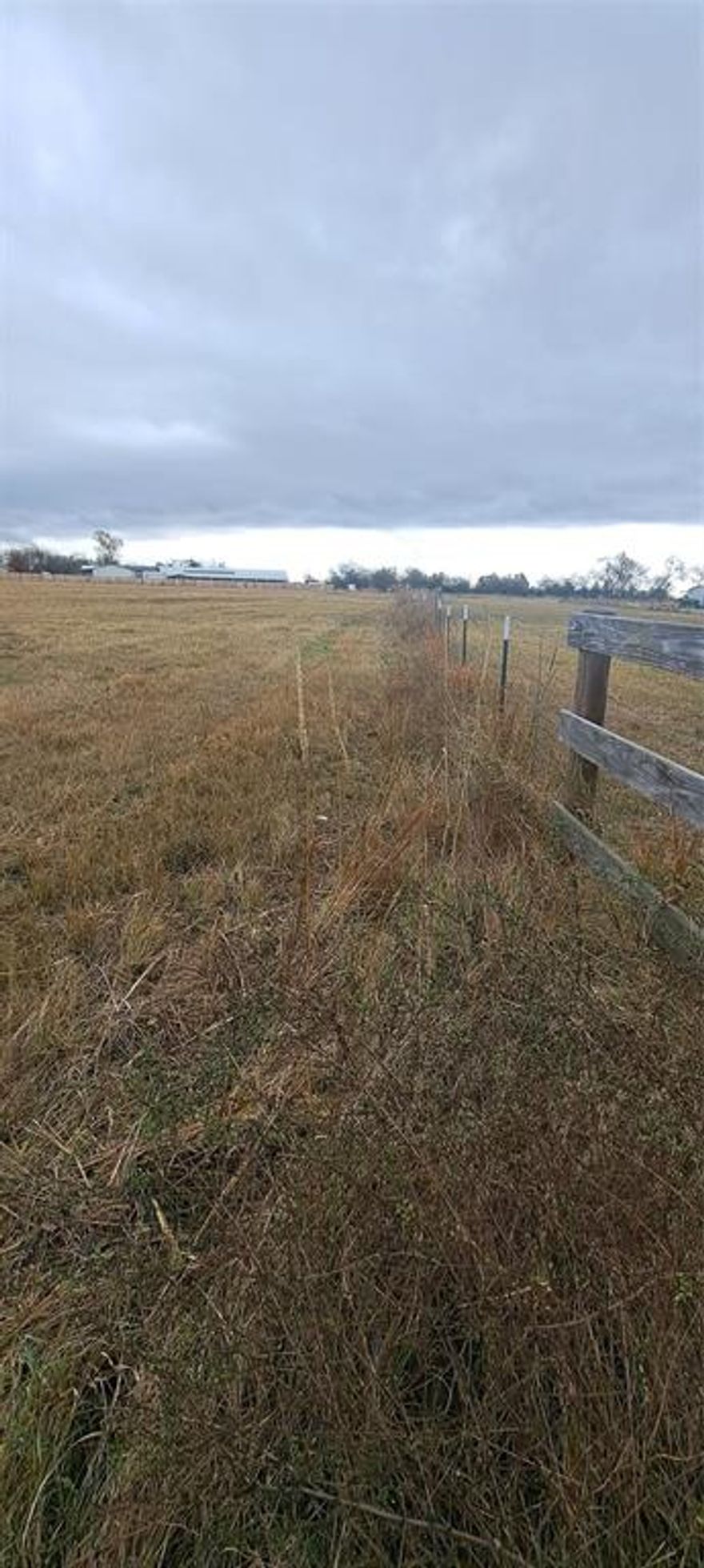 5.972 Acres in Sulphur Springs – Prime Location estimated 90 minutes from Dallas with Endless Potential - Discover nearly six acres of open opportunity just off Texas Hwy 11 in beautiful Hopkins County. This versatile tract offers the perfect blend of peaceful rural living with the convenience of being minutes from shopping, dining, and major highways. Whether you're dreaming of building a private estate or looking for land with development potential, this property delivers.