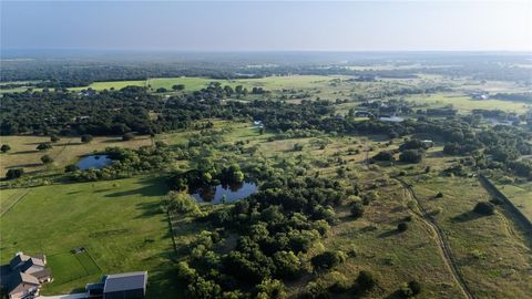 Photo of 1320 Tidwell, Weatherford, TX 76462 (MLS # 21310931)