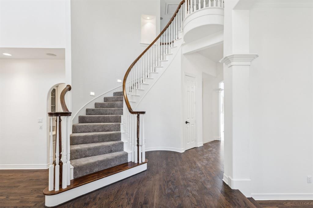 978 Hummingbird Drive