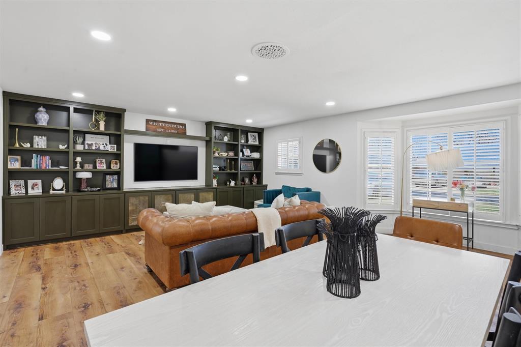 4137 Selkirk Drive W