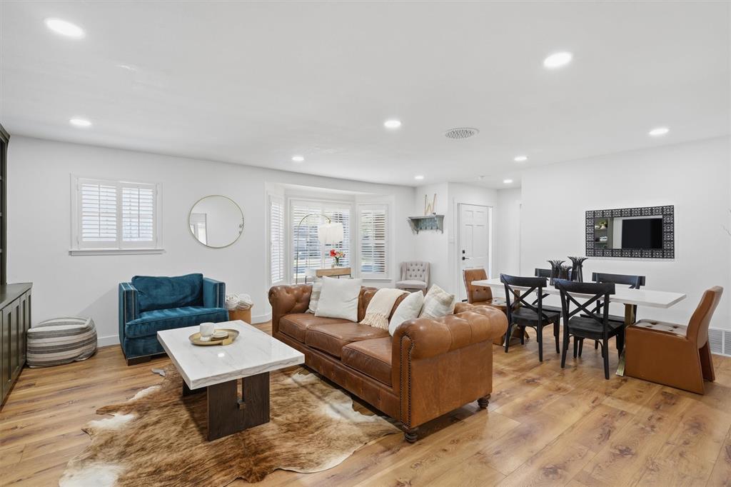 4137 Selkirk Drive W