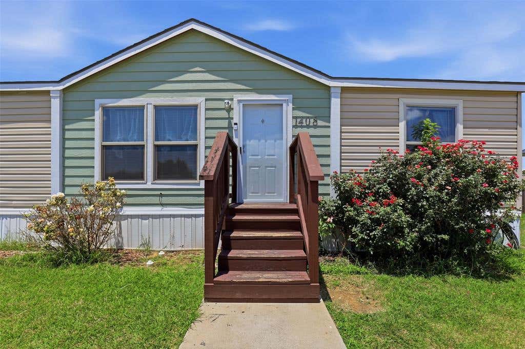 Photo of 1408 Old Bridge Road, Cleburne, TX 76033 (MLS # 21319212)