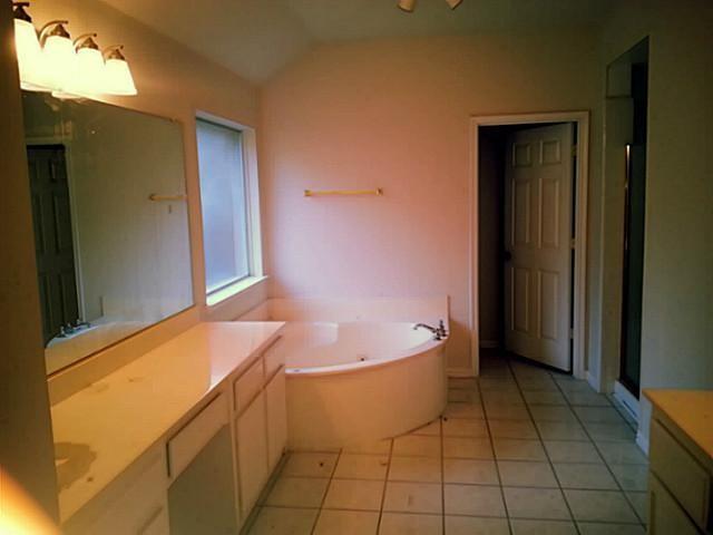 3106 Kingsbury Drive