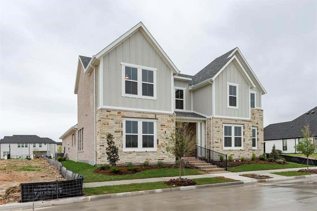 Photo of 9304 Blooming Ivy Drive, Mesquite, TX 75126 (MLS # 21348372)