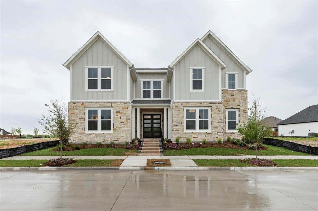 Photo of 9304 Blooming Ivy Drive, Mesquite, TX 75126 (MLS # 21348372)