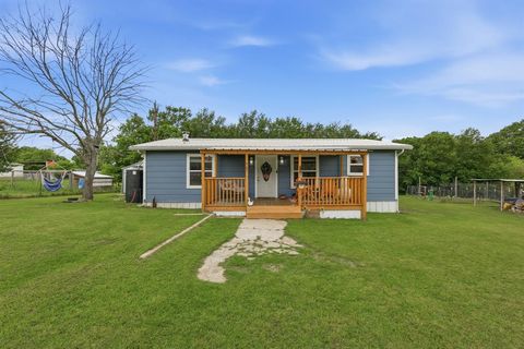 Photo of 767 E Barry Street, Reno, TX 76020 (MLS # 21241600)