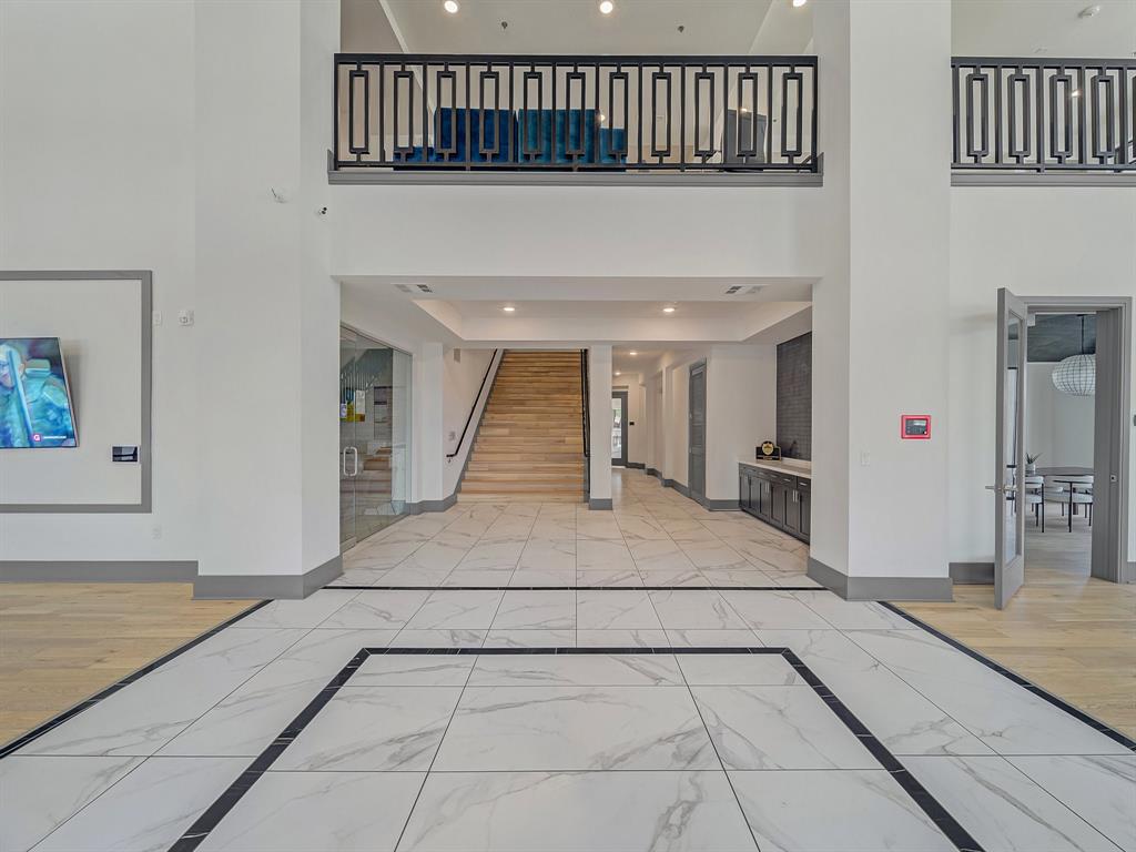 View Residential Condo - Residential Lease