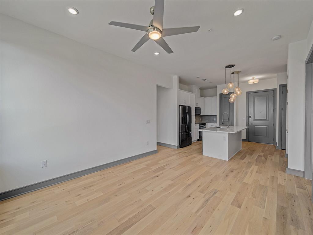 View Residential Condo - Residential Lease