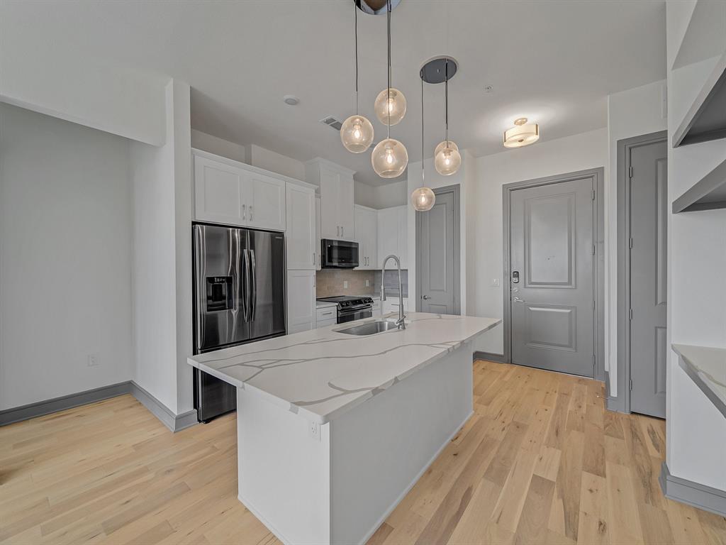 View Residential Condo - Residential Lease