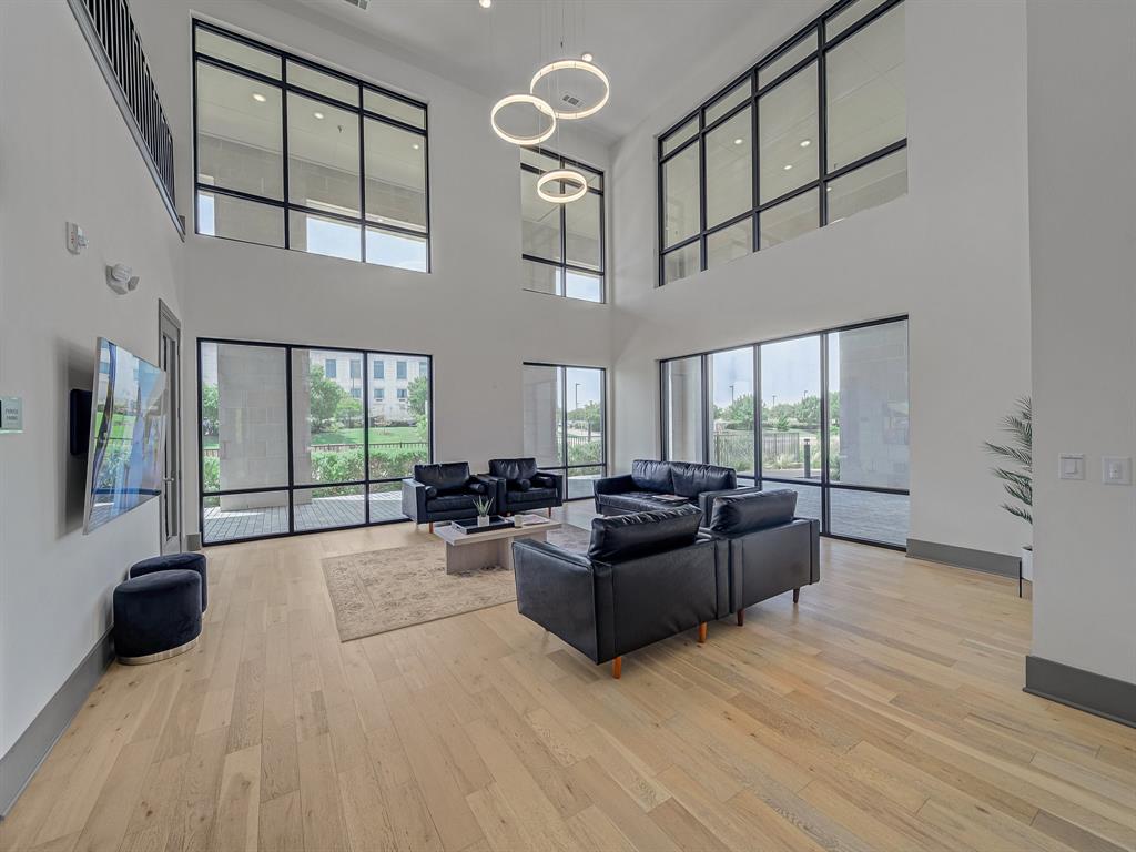 View Residential Condo - Residential Lease