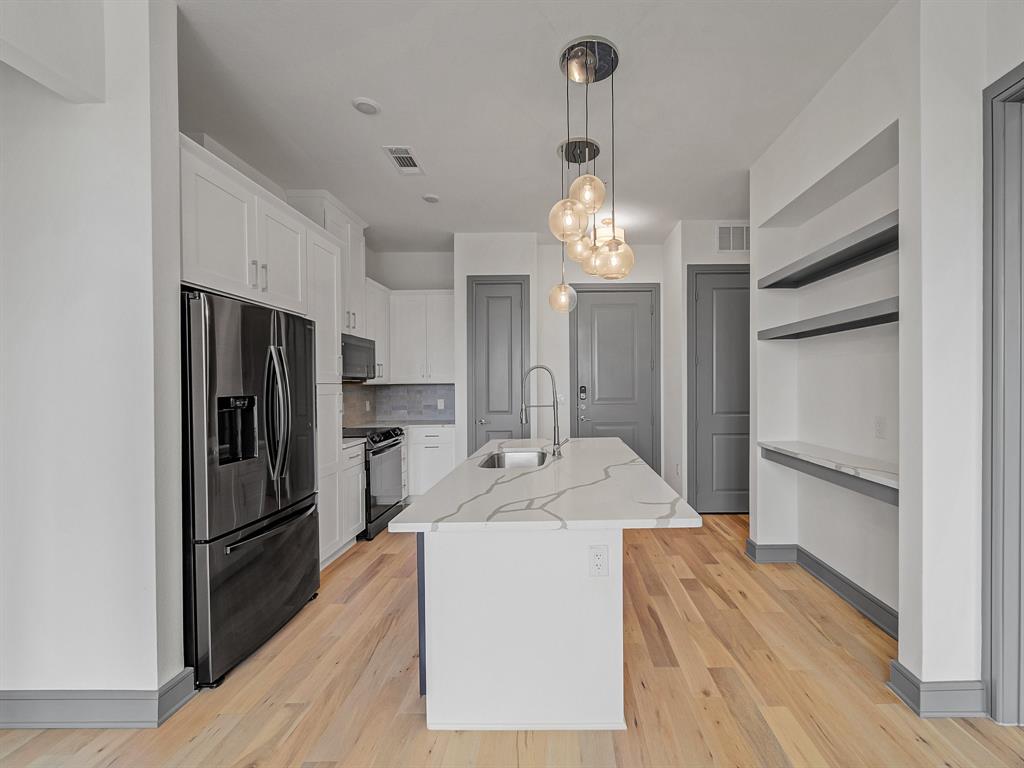 View Residential Condo - Residential Lease