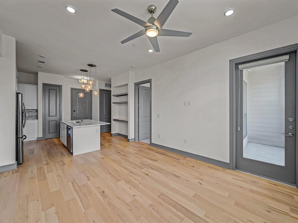 View Residential Condo - Residential Lease