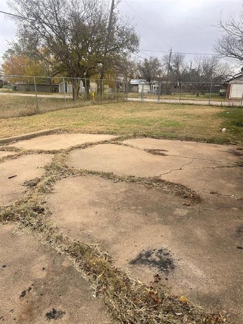 A home in Mineral Wells