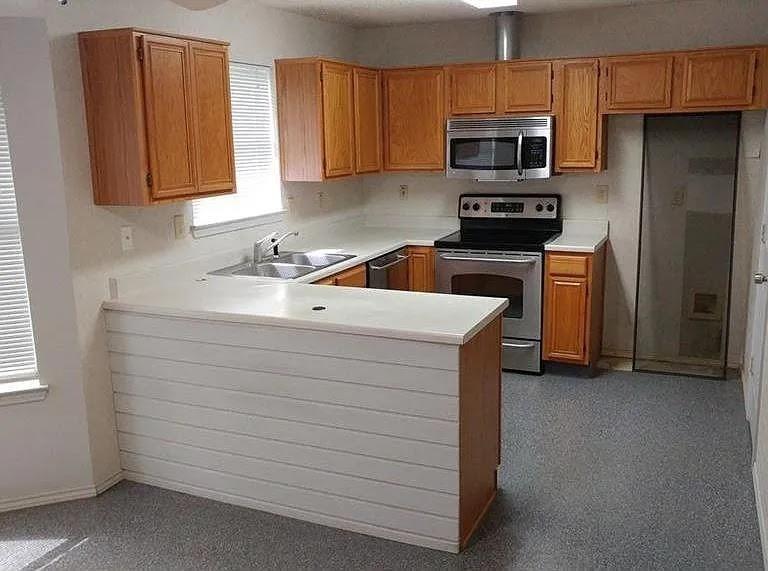 SUMMERFIELDS EAST - Residential Lease