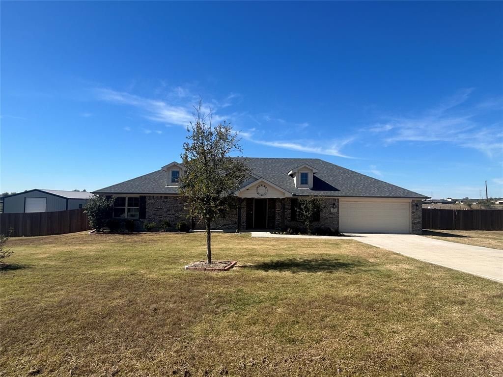 Photo for 184 Crest Ln, Decatur, TX 76234 (MLS # 21099933)