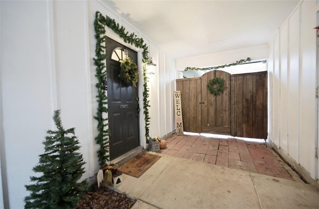 2708 Foxcroft Circle