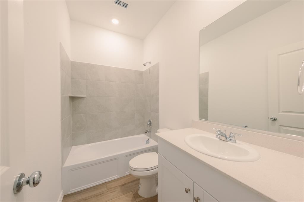 THE RESERVE AT CHAMBERLAIN CROSSING - Residential Lease